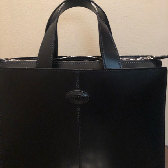 Gorgeous Tod’s navy blue Italian leather classic handbag...